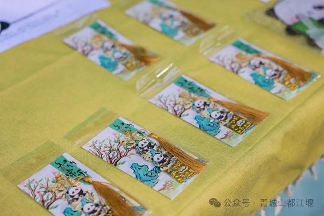 江堰太火爆NPC白娘子被求合影到宕机OG网站顶流实锤！这个五一青城山都(图17)