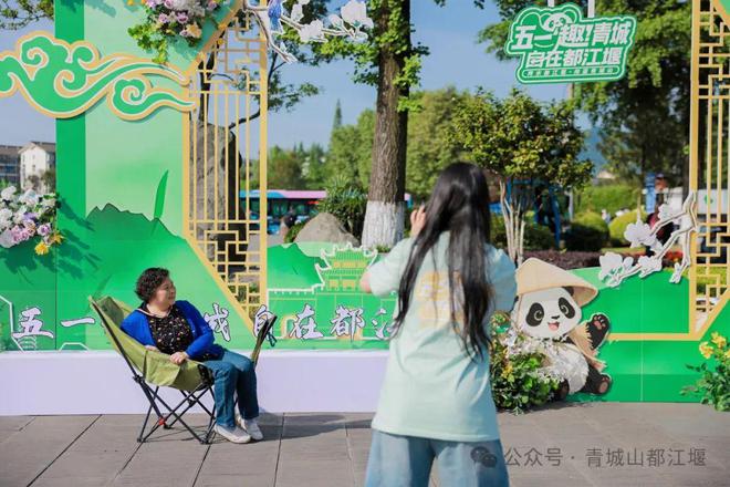 江堰太火爆NPC白娘子被求合影到宕机OG网站顶流实锤！这个五一青城山都(图22)