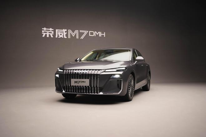 尺寸显体面美设计有质感试驾见家轿实力OG真人平台荣威 M7 DMH：大(图2)