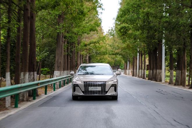 尺寸显体面美设计有质感试驾见家轿实力OG真人平台荣威 M7 DMH：大(图4)